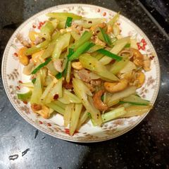 A picture of Sauteed big celery with chicken meat hongkong style.