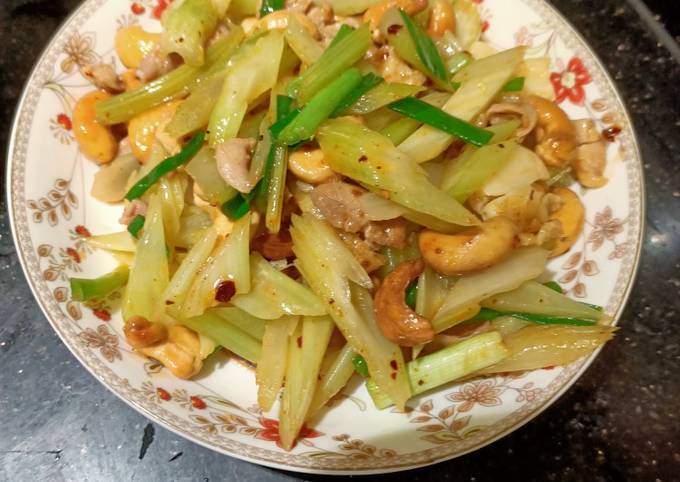 Recipe of Speedy Sauteed big celery with chicken meat hongkong style