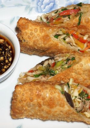 Una foto de ARROLLADITOS DE POLLO, CHINOS CHICKEN EGGROLLS. JON STYLE