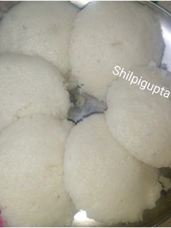 सूजी इडली (sooji idli recipe in Hindi) रेसिपी मुख्य फोटो