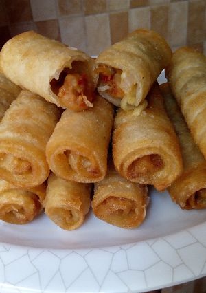 A picture of Sea food spring rolls.