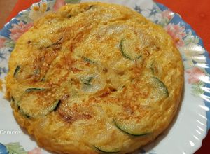 Foto principal de Tortilla de calabacín, cebolla y queso