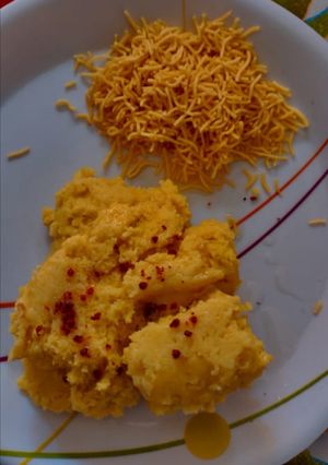 સુરતી લોચો (Surti locho recipe in gujrati) રેસીપી મુખ્ય ફોટો