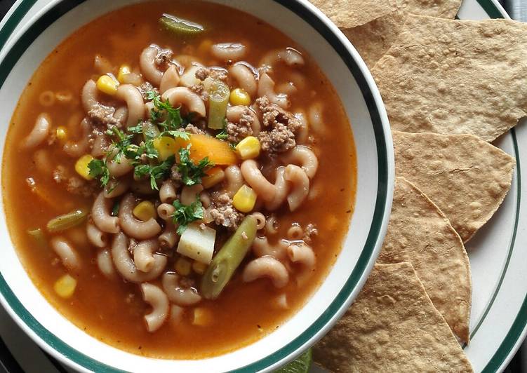 Sopa aguada con carne molida