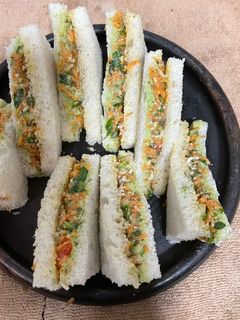 वेजी / चीज़ सैंडविच(Veggie / Cheese sandwich recipe in hindi) रेसिपी मुख्य फोटो