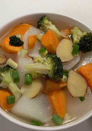白蘿蔔地瓜蔬菜湯（電鍋料理） 的食譜成品照片