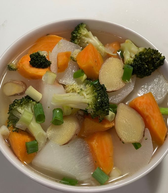 白蘿蔔地瓜蔬菜湯（電鍋料理） 的食譜成品照片