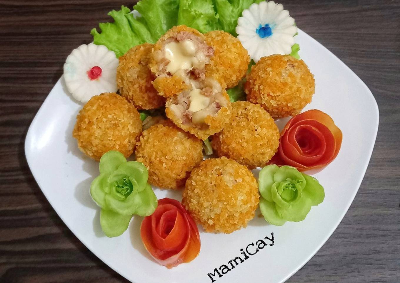 Maraconi Cheese Ball