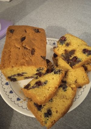 Una foto de Budín húmedo yogur y arándanos!