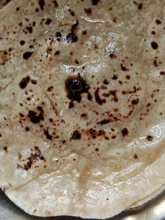 રોટી (Roti Recipe In Gujarati) રેસીપી મુખ્ય ફોટો