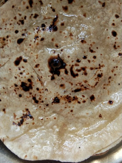 રોટી (Roti Recipe In Gujarati) રેસીપી મુખ્ય ફોટો