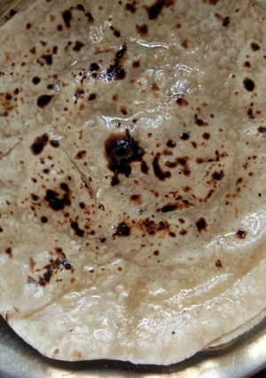રોટી (Roti Recipe In Gujarati) રેસીપી મુખ્ય ફોટો