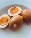 Trứng vịt lòng đào ngâm trà đen