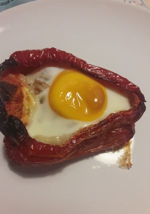 Una foto de Pimiento relleno de carne y huevo