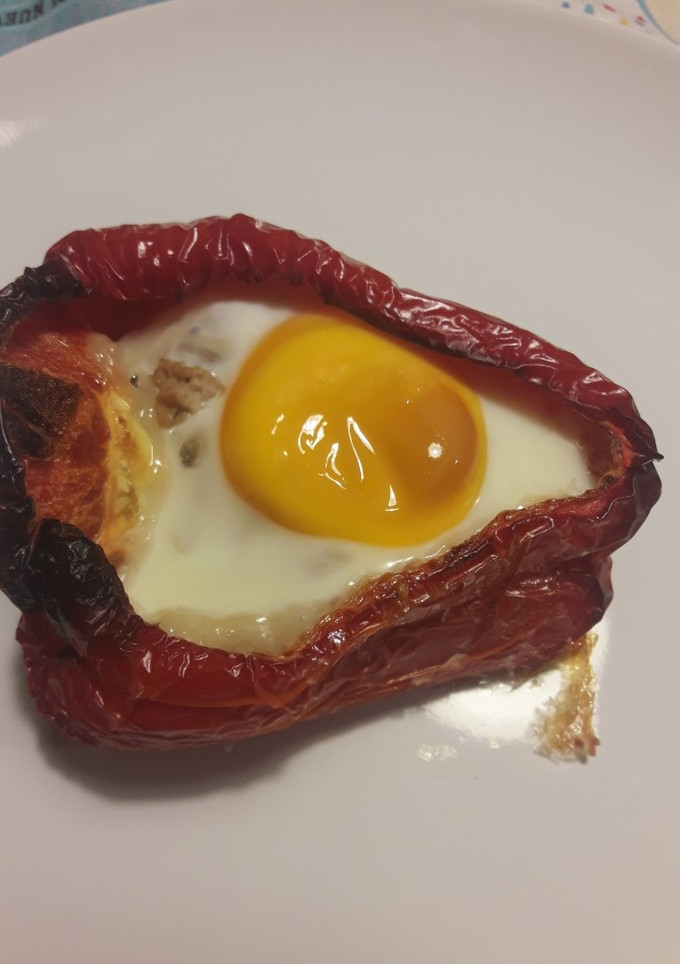 Una foto de Pimiento relleno de carne y huevo