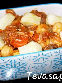 Una foto de Ropa vieja con tomate