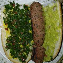 Una foto de Baguette de chorizo argentino con chimichurri