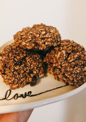 Una foto de Cookies de avena, chocolate y maní 🍪😋