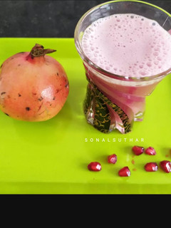 દાડમ નો જ્યુસ (Pomegranate Juice Recipe in Gujarati) રેસીપી મુખ્ય ફોટો