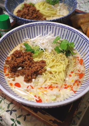 A picture of Cold Soy milk soup and Nikumiso noodles.