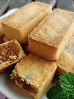 A picture of Pineapple Cakes.