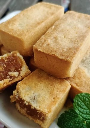 A picture of Pineapple Cakes.