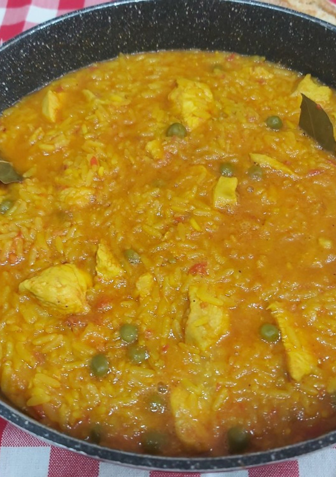 Una foto de Arroz caldoso con pollo