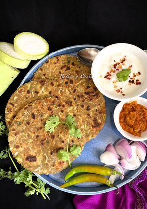 A picture of Lauki Paratha.