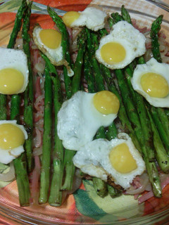 Una foto de Espárragos con huevos