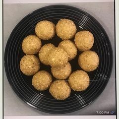 A picture of Flattened Rice (Poha) Ladoos.