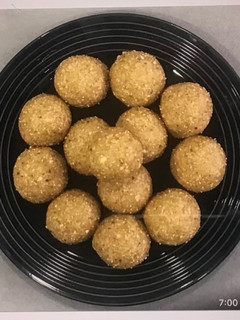A picture of Flattened Rice (Poha) Ladoos.