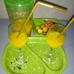 A picture of Turmeric Lemon Ginger Juice.