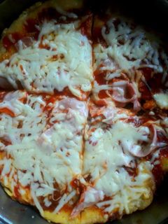 Serpenyős pizza recept fotója