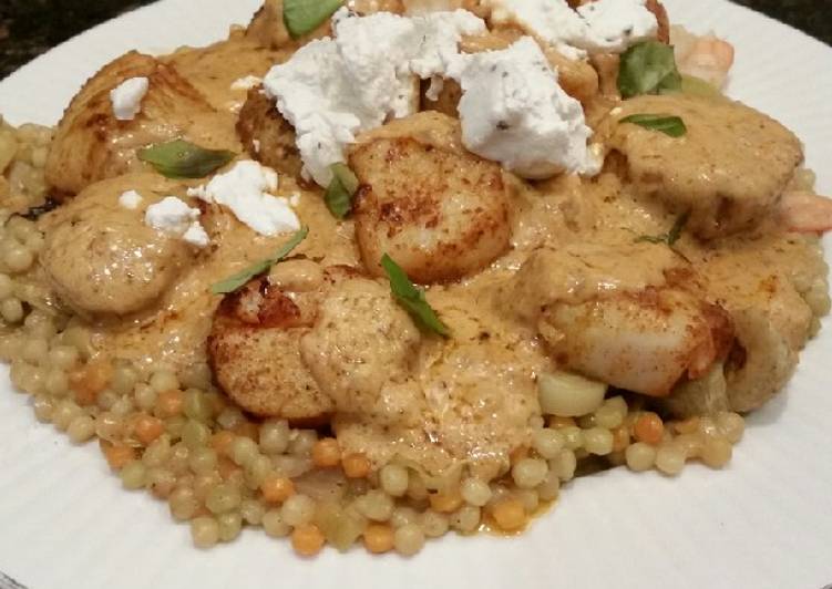 Recipe of Homemade Brad&#39;s curried scallops with black truffle goat&#39;s cheese