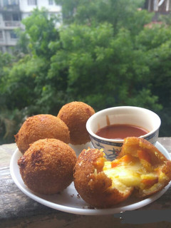 A picture of Bread cheese ball.