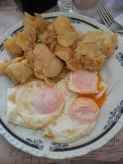 Una foto de Patatas al ajo cabañil