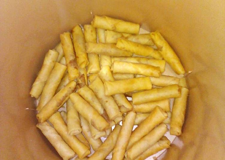 Sumpia Mini Isi Abon dan Ebi Kriiiuk by: Erni Hartanti.Amd😄😍😘