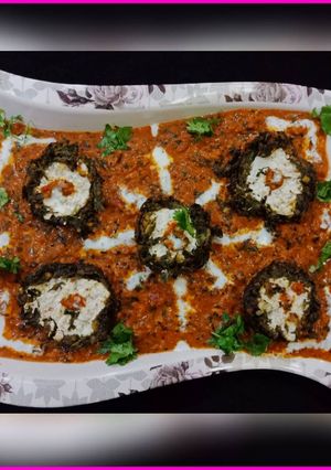 A picture of Shaam savera - Paneer stuffed Spinach koftas.