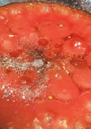A picture of Creamy Pizza sauce.