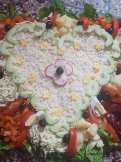 صورة لوصفة سلاطة عائلية على شكل قلب