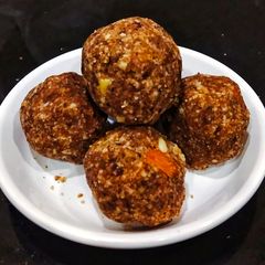 A picture of Ragi Laddu.