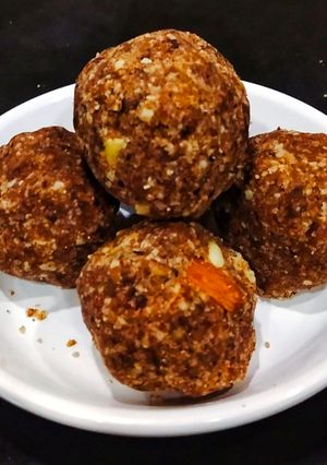 A picture of Ragi Laddu.