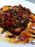 Muslo de pollo deshuesado al horno en salsa de verduras y soja