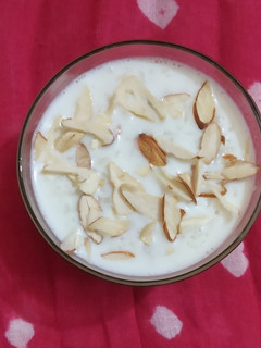 ખીર(Kheer Recipe in Gujarati) રેસીપી મુખ્ય ફોટો