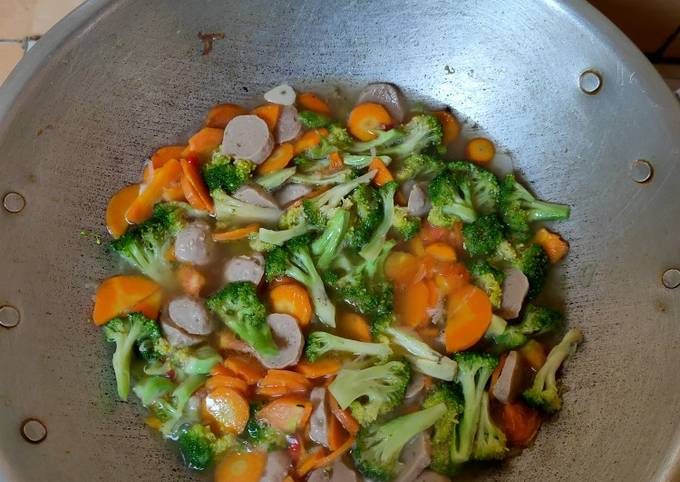 Tumis brokoli wortel bakso