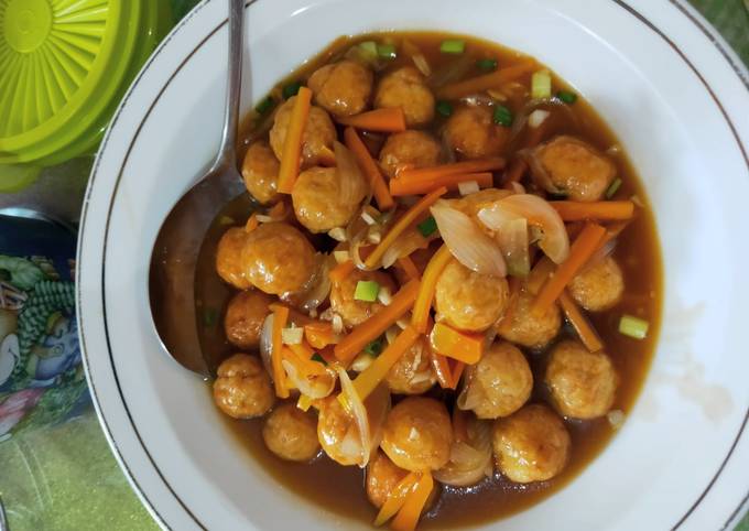 Langkah Mudah untuk Menyiapkan Bola Daging dengan Saus Asam Manis (Sweet and Sour Meatballs) Anti Gagal