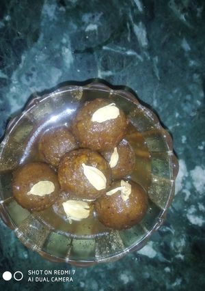 રોટલી ના ગુલાબ જાબૂ (Roti Gulab Jamun Recipe In Gujarati) રેસીપી મુખ્ય ફોટો