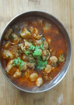 A picture of Soya chunk curry.