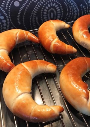 Az igazán omlós házi kifli 🥐 recept fotója