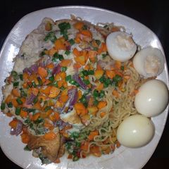 A picture of Indomie and egg cuisine.